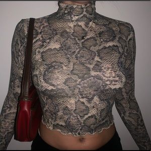 SNAKESKIN LONG-SLEEVE TURTLE NECK🤎🖤